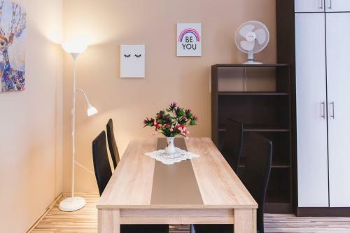 Hostal East Station Private Rooms & Apartments