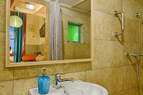 Lavender Circus Hostel, Doubles & Ensuites