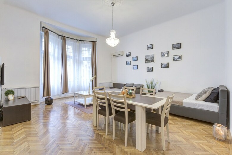 Real Apartments Lovag