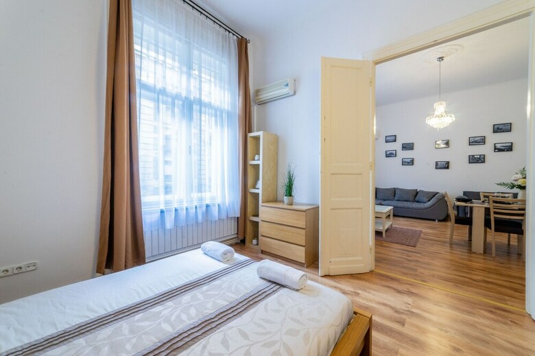 Real Apartments Lovag