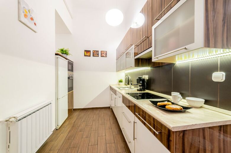 Real Apartments Lovag