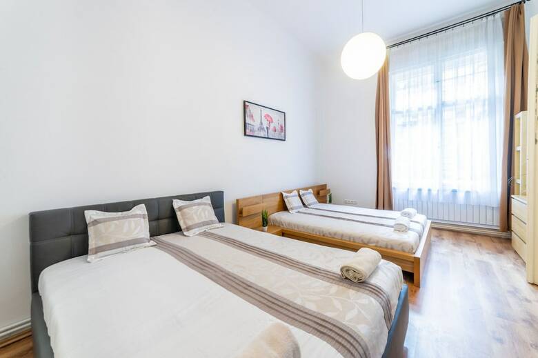 Real Apartments Lovag
