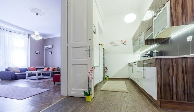 Real Apartments Lovag