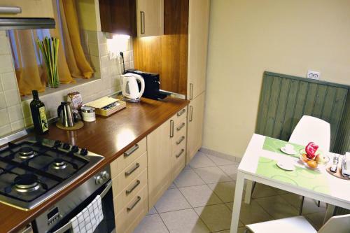 Vivid Rozsa Apartment