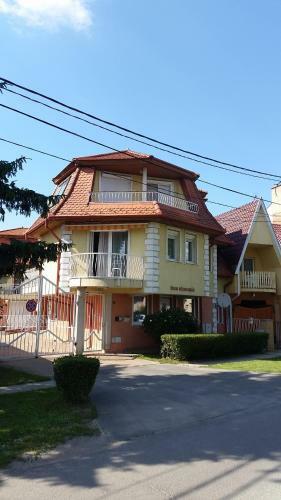 Bogl�rka Apartman