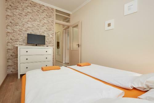 Zoli Apartmanok -n�ri K�lcsey 32