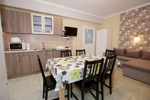 Zoli Apartmanok-timi K�lcsey 34-36