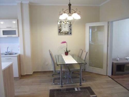 Ametiszt Apartman