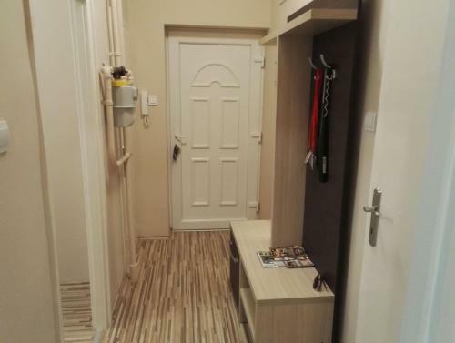 Ad�l Apartman
