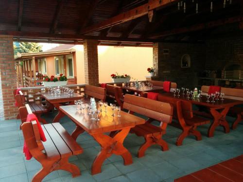 Hostal Bogl�rka Panzi� - �tterem �s Apartmanh�zak