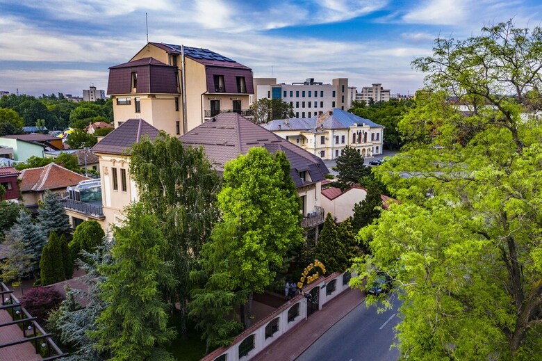 Hotel Golden House