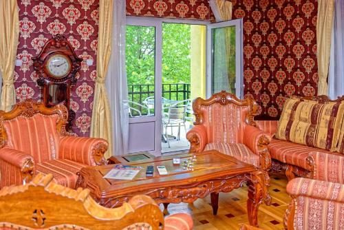 Fried Castle Hotel Resort