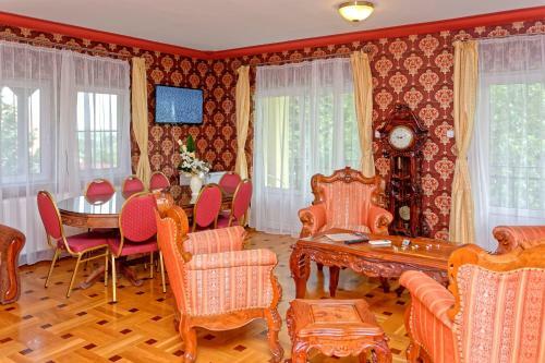Fried Castle Hotel Resort
