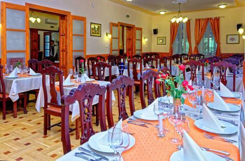 Fried Castle Hotel Resort