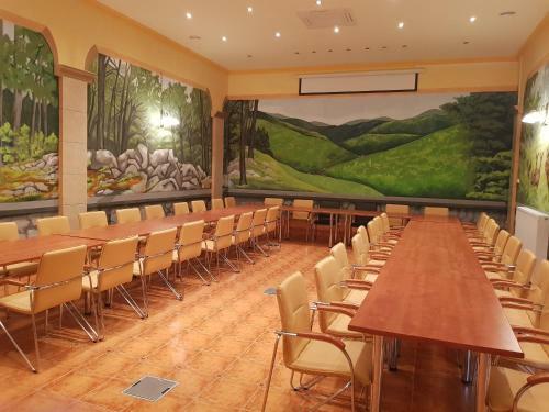 Ez�stfeny? Hotel
