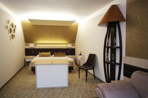 Hotel Kiss