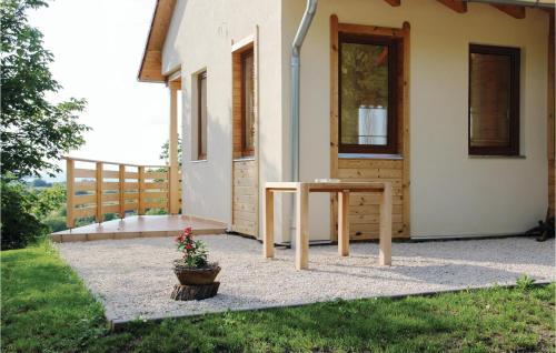 Three-bedroom Holiday Home In Szolad
