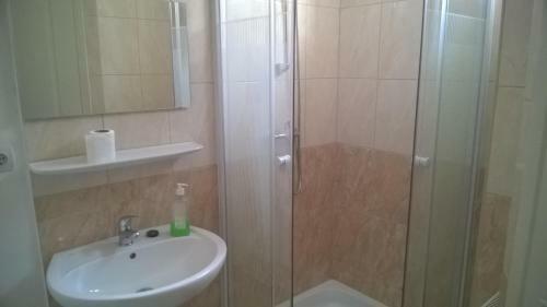 Hostal Hat�rmenti Vend�gh�z