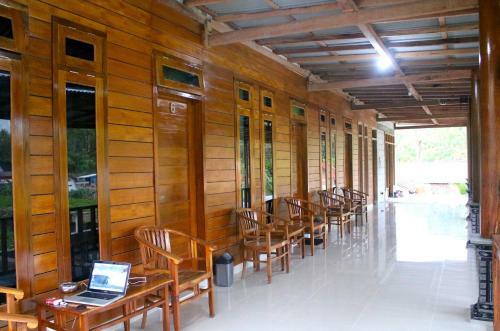 Hostal Arrys Watukarung Surfcamp