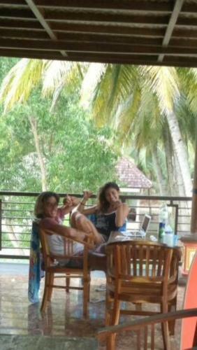 Hostal Arrys Watukarung Surfcamp