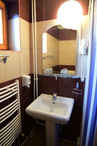 Bed & Breakfast Pensiunea Arinul