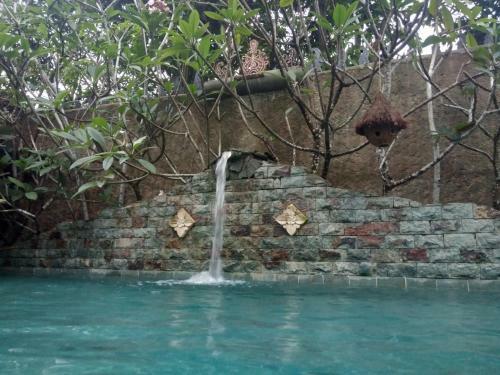 Balinese Villa With Private Pool In Batam
