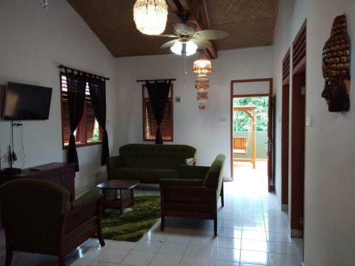 Balinese Villa With Private Pool In Batam