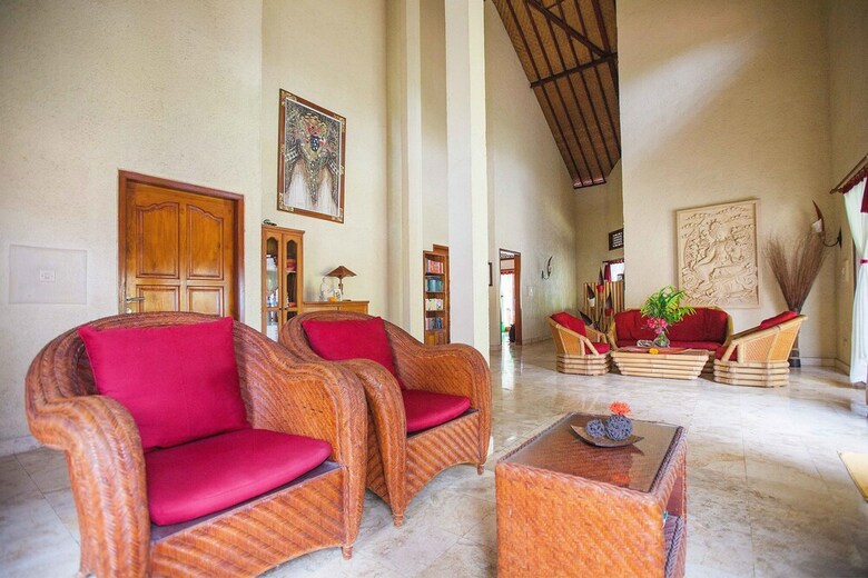 Teluk Indah Beach & Pool Villa
