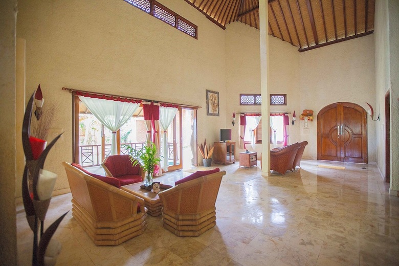 Teluk Indah Beach & Pool Villa