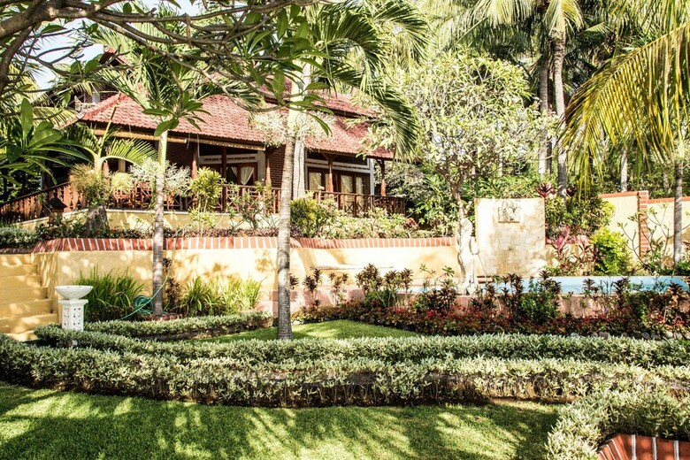 Teluk Indah Beach & Pool Villa