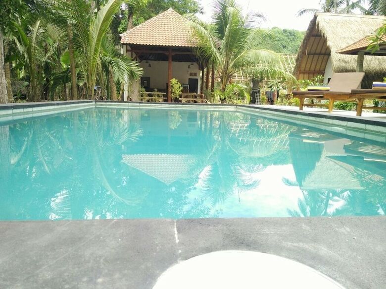 Hostal Crystal Bay Bungalows