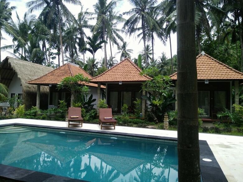 Hostal Crystal Bay Bungalows