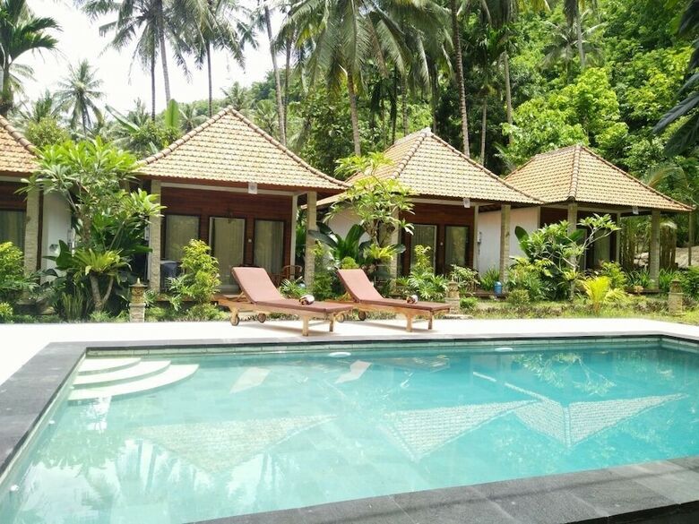 Hostal Crystal Bay Bungalows