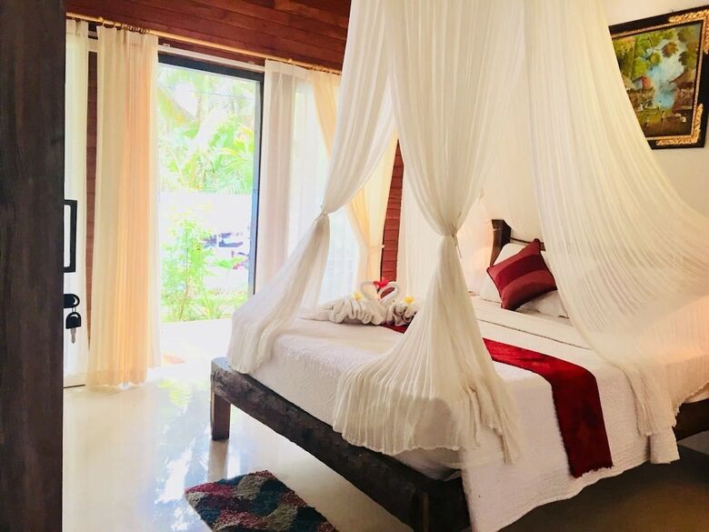 Hostal Crystal Bay Bungalows