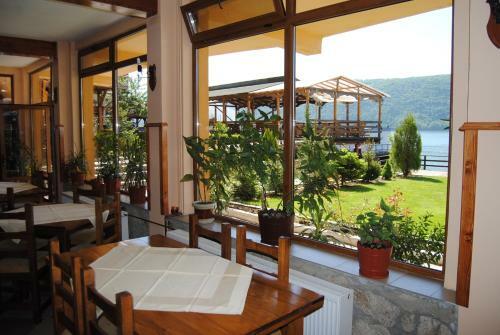 Hostal Pension La Ponton