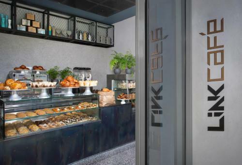 Link Hotel & Hub