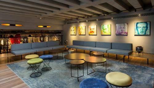 Link Hotel & Hub