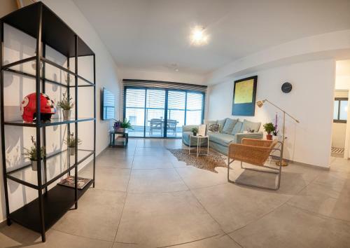 Luxury 2 Bedrooms Apartments Rothschild + Balcony