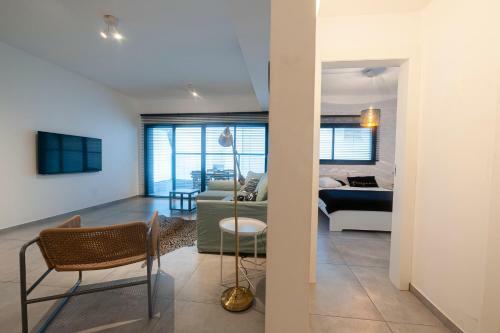 Luxury 2 Bedrooms Apartments Rothschild + Balcony