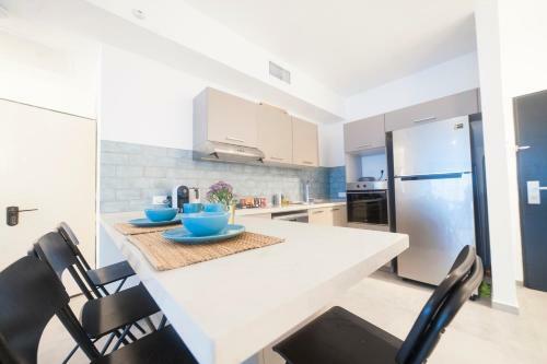 Luxury 2 Bedrooms Apartments Rothschild + Balcony