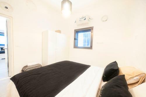 Luxury 2 Bedrooms Apartments Rothschild + Balcony