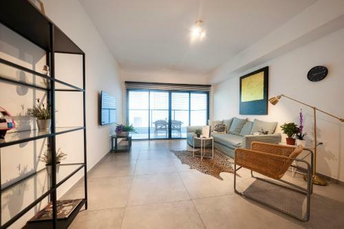 Luxury 2 Bedrooms Apartments Rothschild + Balcony