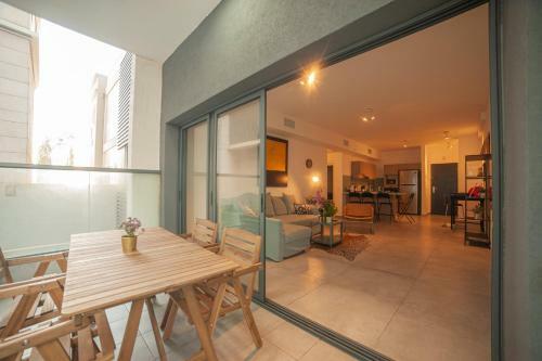 Luxury 2 Bedrooms Apartments Rothschild + Balcony