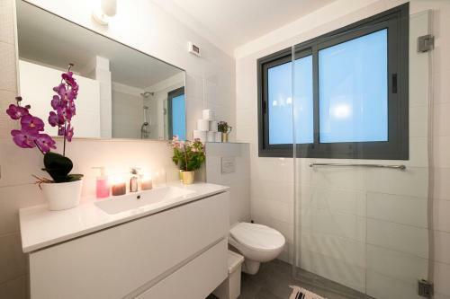Luxury 2 Bedrooms Apartments Rothschild + Balcony