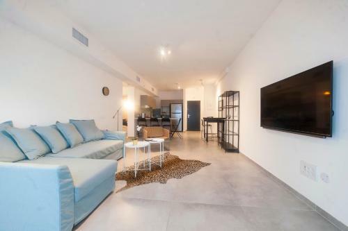 Luxury 2 Bedrooms Apartments Rothschild + Balcony