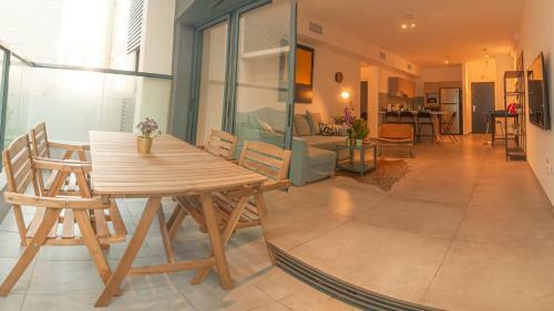 Luxury 2 Bedrooms Apartments Rothschild + Balcony