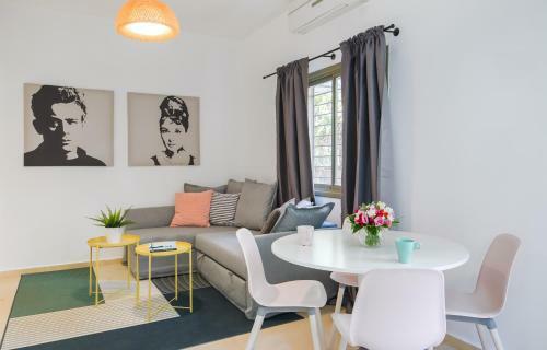 Modern 2 Bdr Spacious Apartment
