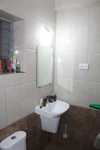 Apartamento 2br Riverview Holiday Home W/ Pool In North Goa - 1