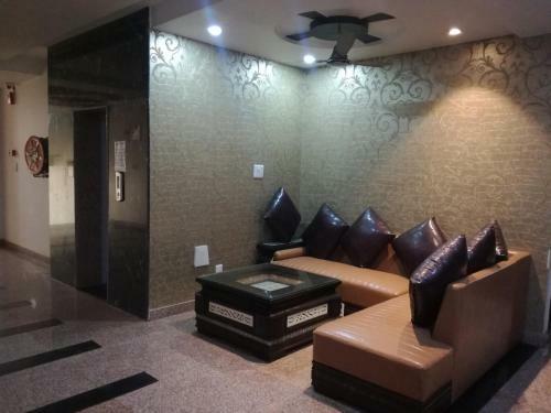 Hotel Dhanraj Palace