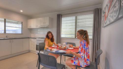 Alex Beach Cabins And Tourist Park